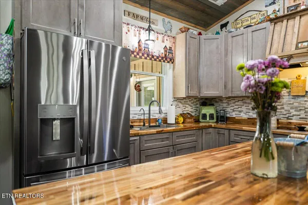 $748,500 | 151 Angel Lane, La Follette, TN 37766