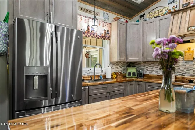 $798,500 | 151 Angel Lane, La Follette, TN 37766