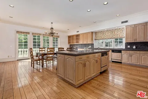 $19,800,000 | 701 North Beverly Drive, Beverly Hills, CA 90210