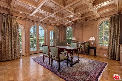 $19,800,000 | 701 North Beverly Drive, Beverly Hills, CA 90210