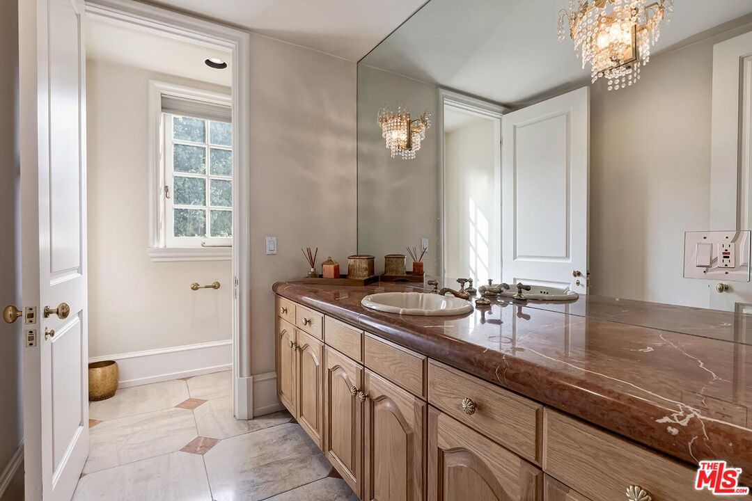 701 North Beverly Drive Beverly Hills, CA 90210 - Photo 14 of 31