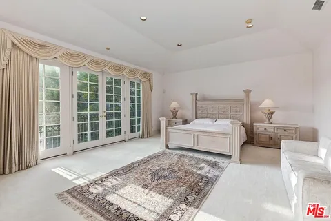 $19,800,000 | 701 North Beverly Drive, Beverly Hills, CA 90210