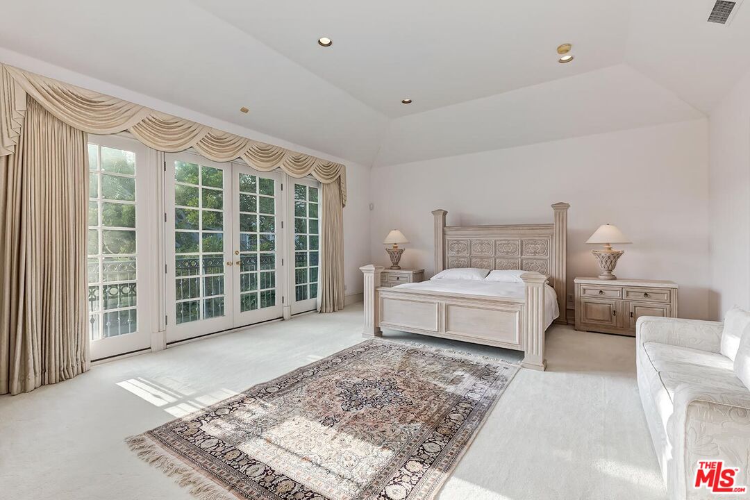 701 North Beverly Drive Beverly Hills, CA 90210 - Photo 15 of 31