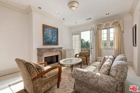 $19,800,000 | 701 North Beverly Drive, Beverly Hills, CA 90210