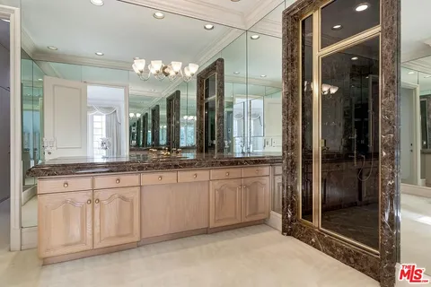 $19,800,000 | 701 North Beverly Drive, Beverly Hills, CA 90210