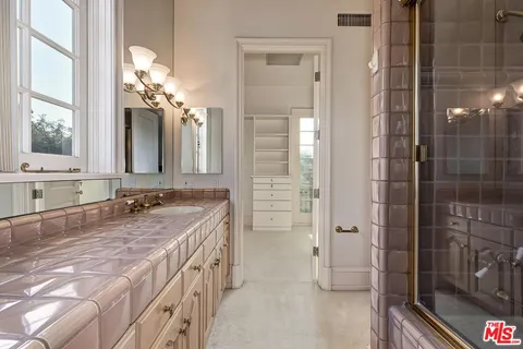 $19,800,000 | 701 North Beverly Drive, Beverly Hills, CA 90210