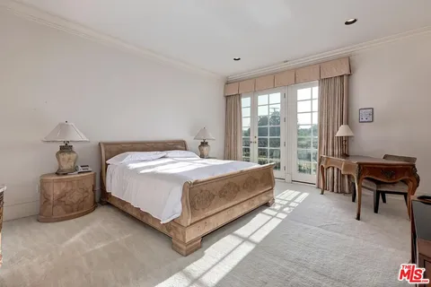 $19,800,000 | 701 North Beverly Drive, Beverly Hills, CA 90210