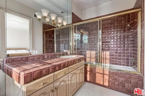 $19,800,000 | 701 North Beverly Drive, Beverly Hills, CA 90210