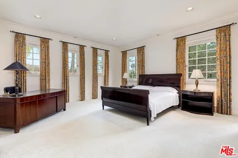 $19,800,000 | 701 North Beverly Drive, Beverly Hills, CA 90210