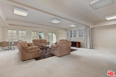 $19,800,000 | 701 North Beverly Drive, Beverly Hills, CA 90210