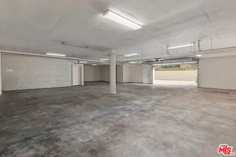 $19,800,000 | 701 North Beverly Drive, Beverly Hills, CA 90210