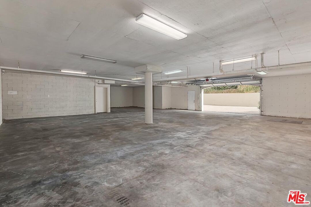 701 North Beverly Drive Beverly Hills, CA 90210 - Photo 30 of 31