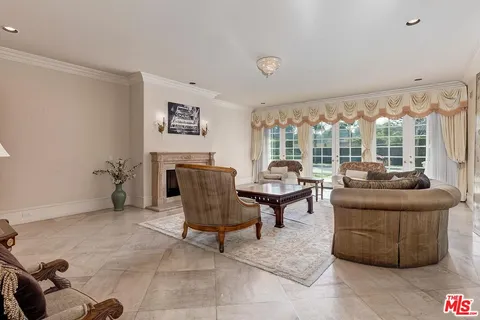 $19,800,000 | 701 North Beverly Drive, Beverly Hills, CA 90210