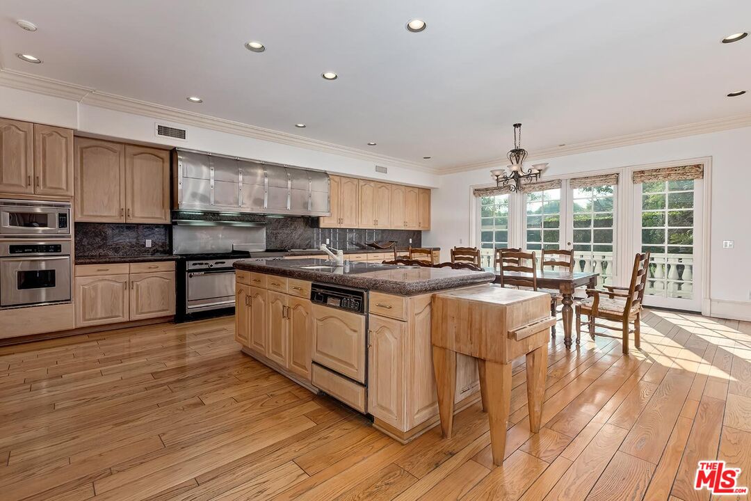 701 North Beverly Drive Beverly Hills, CA 90210 - Photo 10 of 31