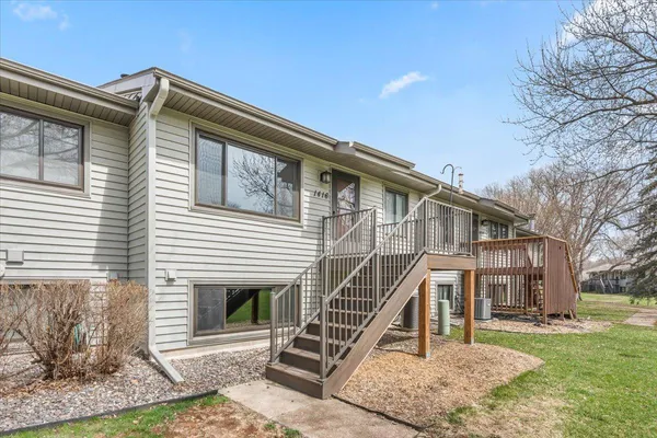 $290,000 | 1416 Arden View Drive, Arden Hills, MN 55112