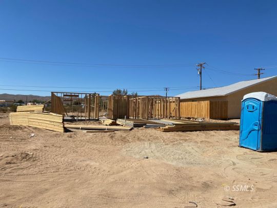 927 Oregon Avenue Ridgecrest, CA 93555 - Photo 2 of 12