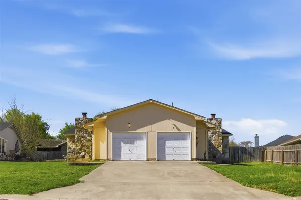 $319,990 | 2711 Sunny Lane, Taylor, TX 76574