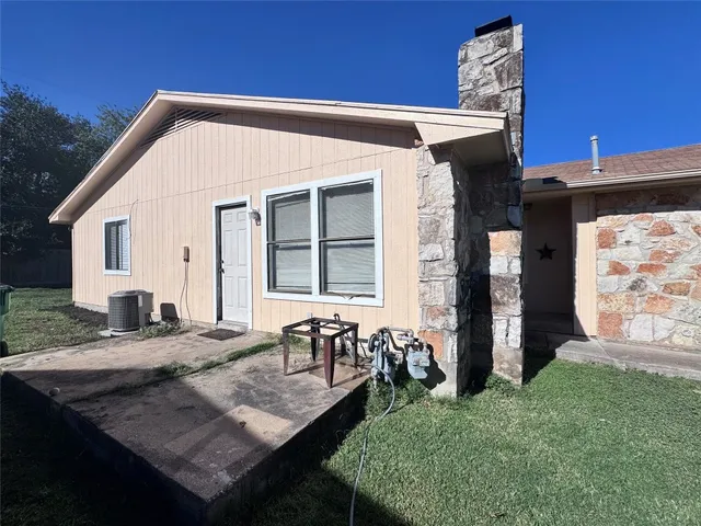 a front view of house with yard