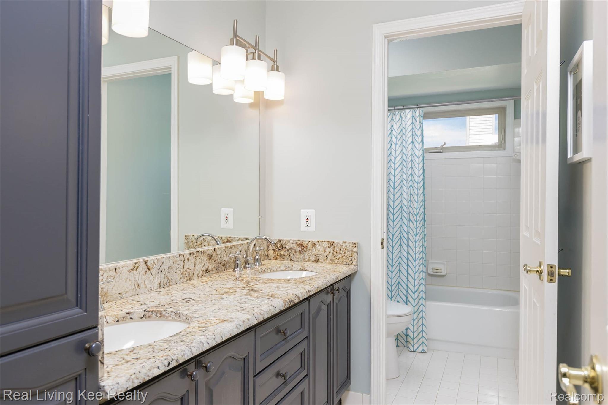 4210 Oak Tree Circle Rochester, MI 48306 - Photo 39 of 57 4210 Oak Tree Cir-44.jpg