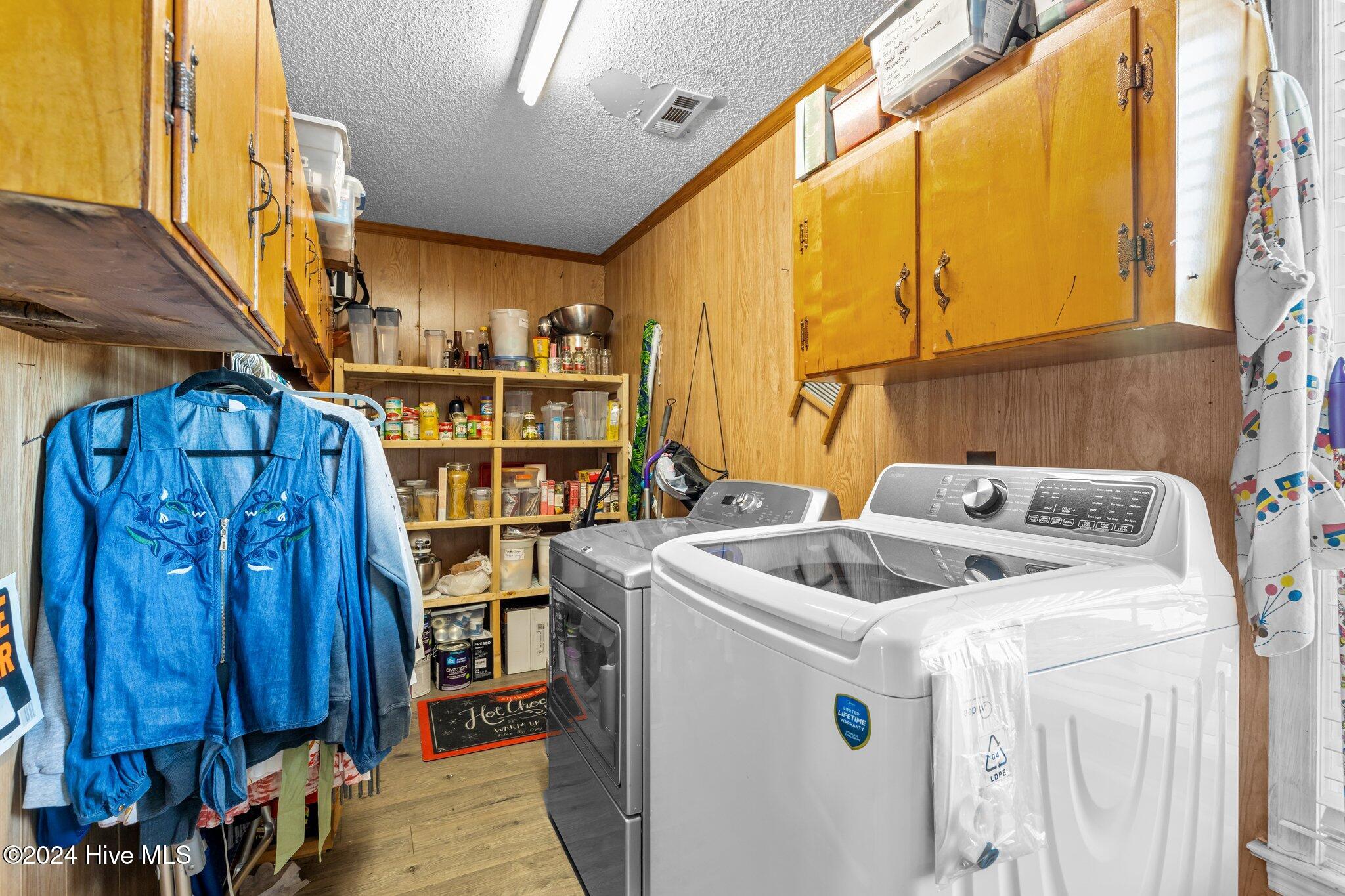 157 Arthur Road Beaufort, NC 28516 - Photo 32 of 48 Laundry Room with Storage