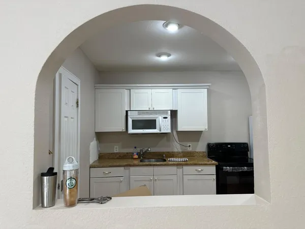 $2,500 | 272 Southwest 1st Street, Unit B, Boca Raton, FL 33432