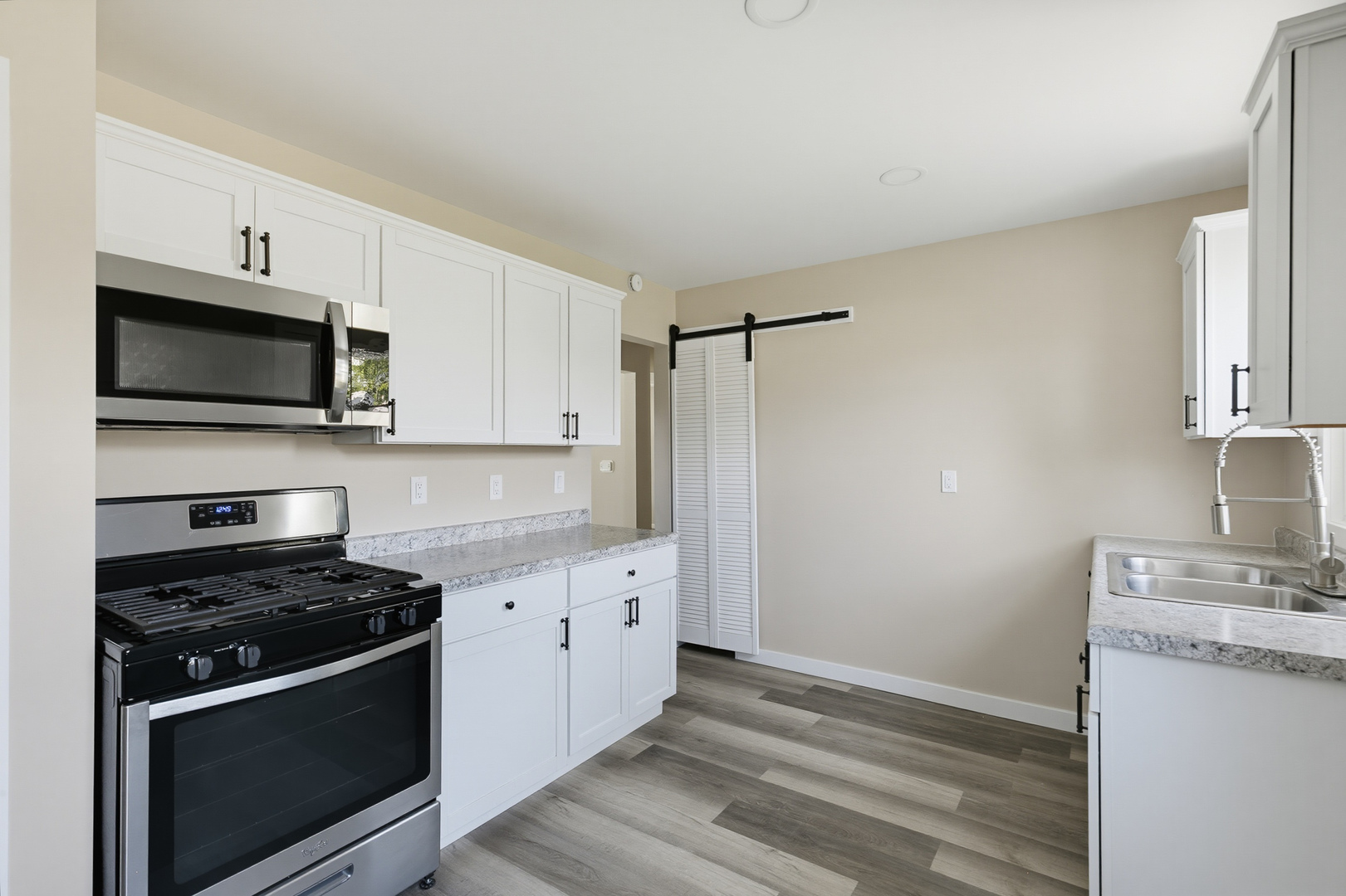 2456 32nd Street Moline, IL 61265 - Photo 8 of 39