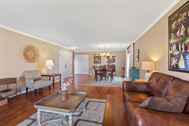 $495,000 | 2425 El Cid Lane, Northbrook, IL 60062