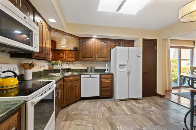 $495,000 | 2425 El Cid Lane, Northbrook, IL 60062