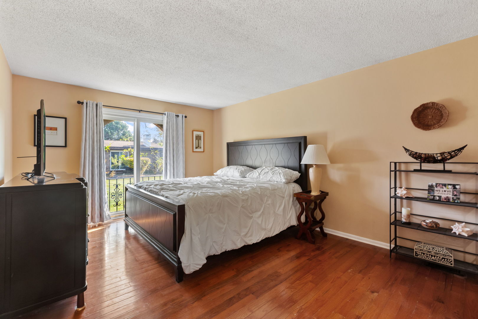 2425 El Cid Lane Northbrook, IL 60062 - Photo 21 of 28 a bedroom with a bed and a window