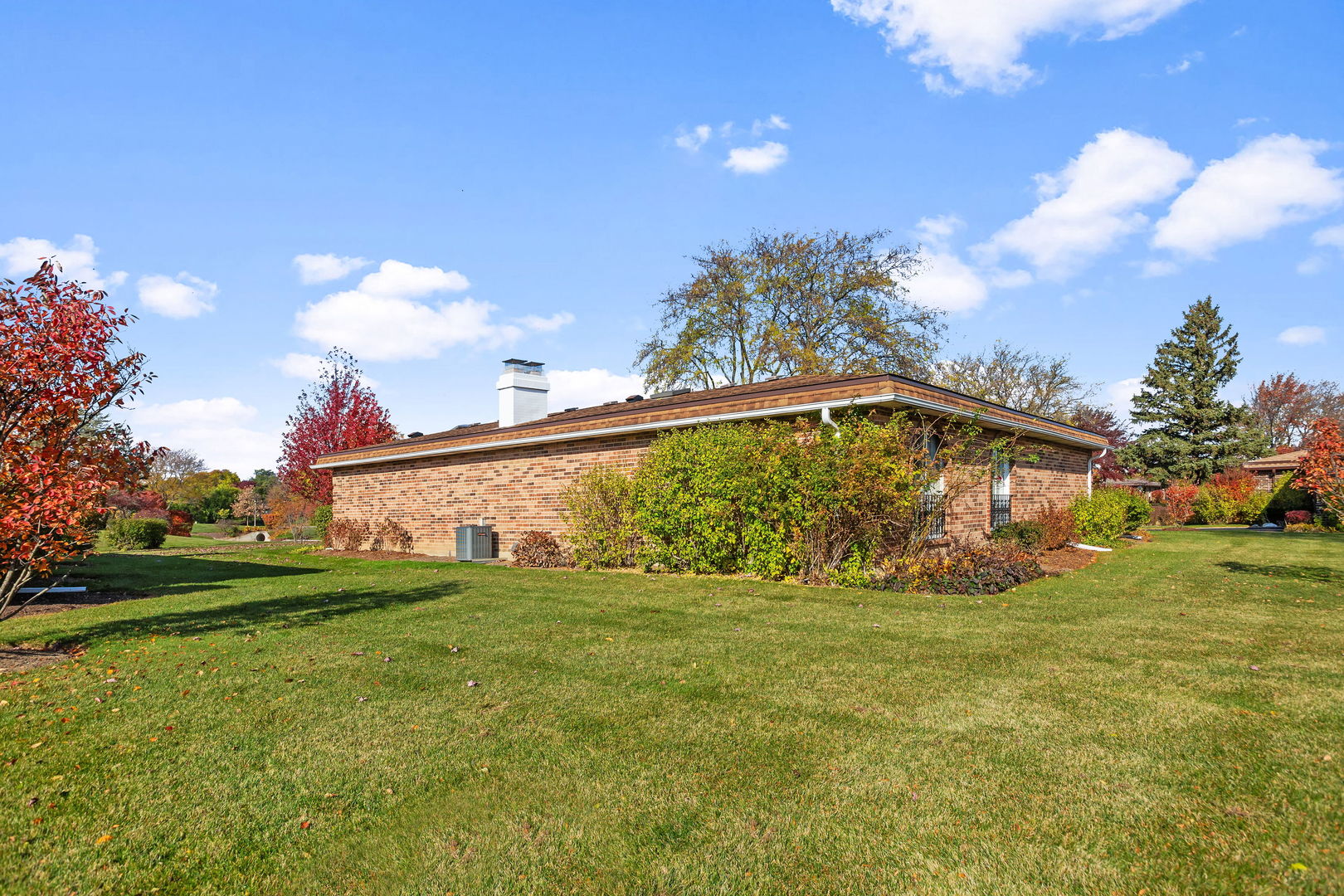 2425 El Cid Lane Northbrook, IL 60062 - Photo 27 of 28 a view of a house with a big yard