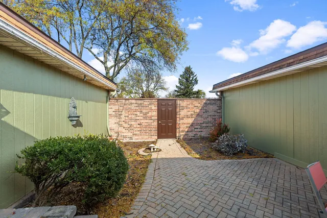 $495,000 | 2425 El Cid Lane, Northbrook, IL 60062