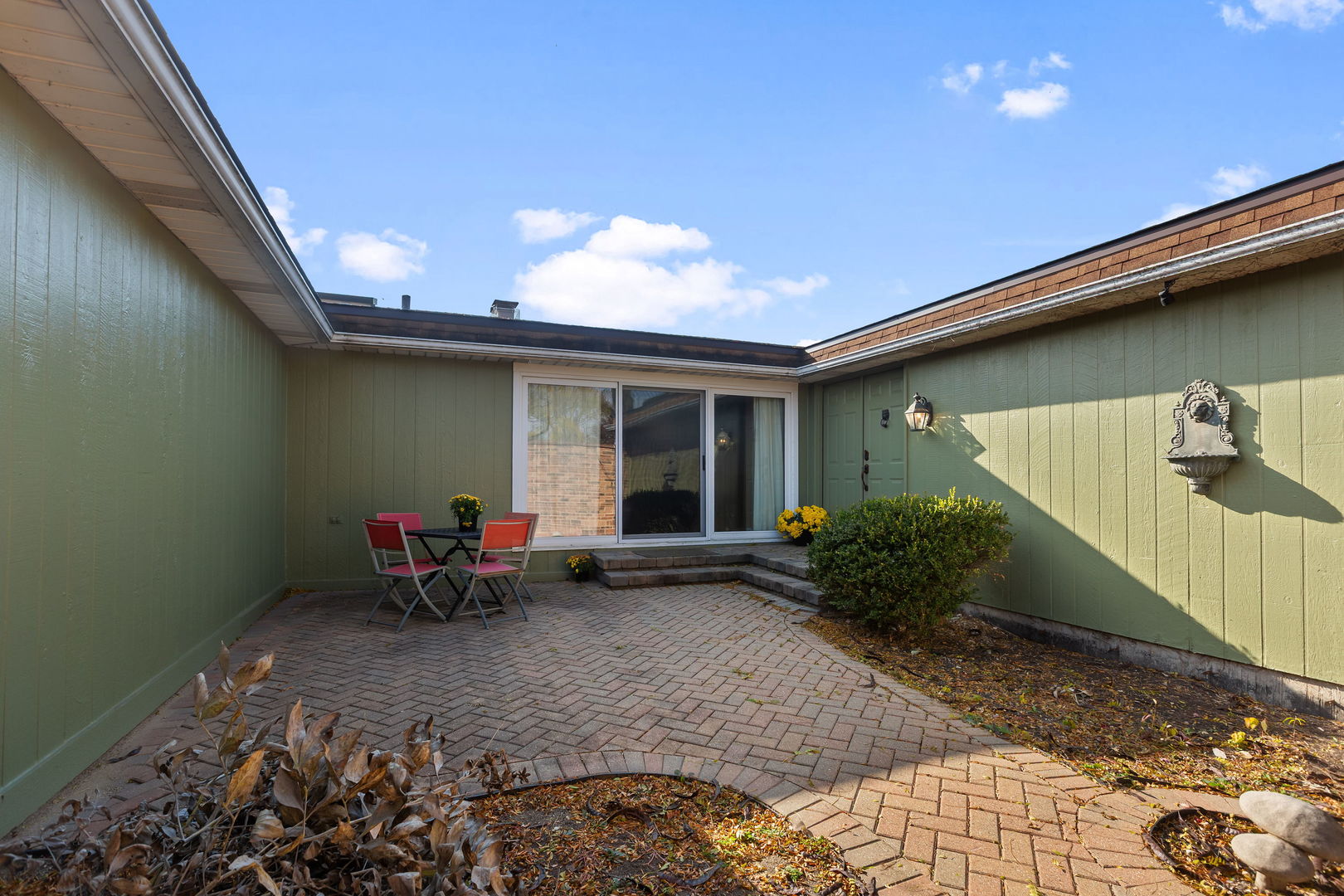 2425 El Cid Lane Northbrook, IL 60062 - Photo 5 of 28 a view of a house with backyard sitting area and garden