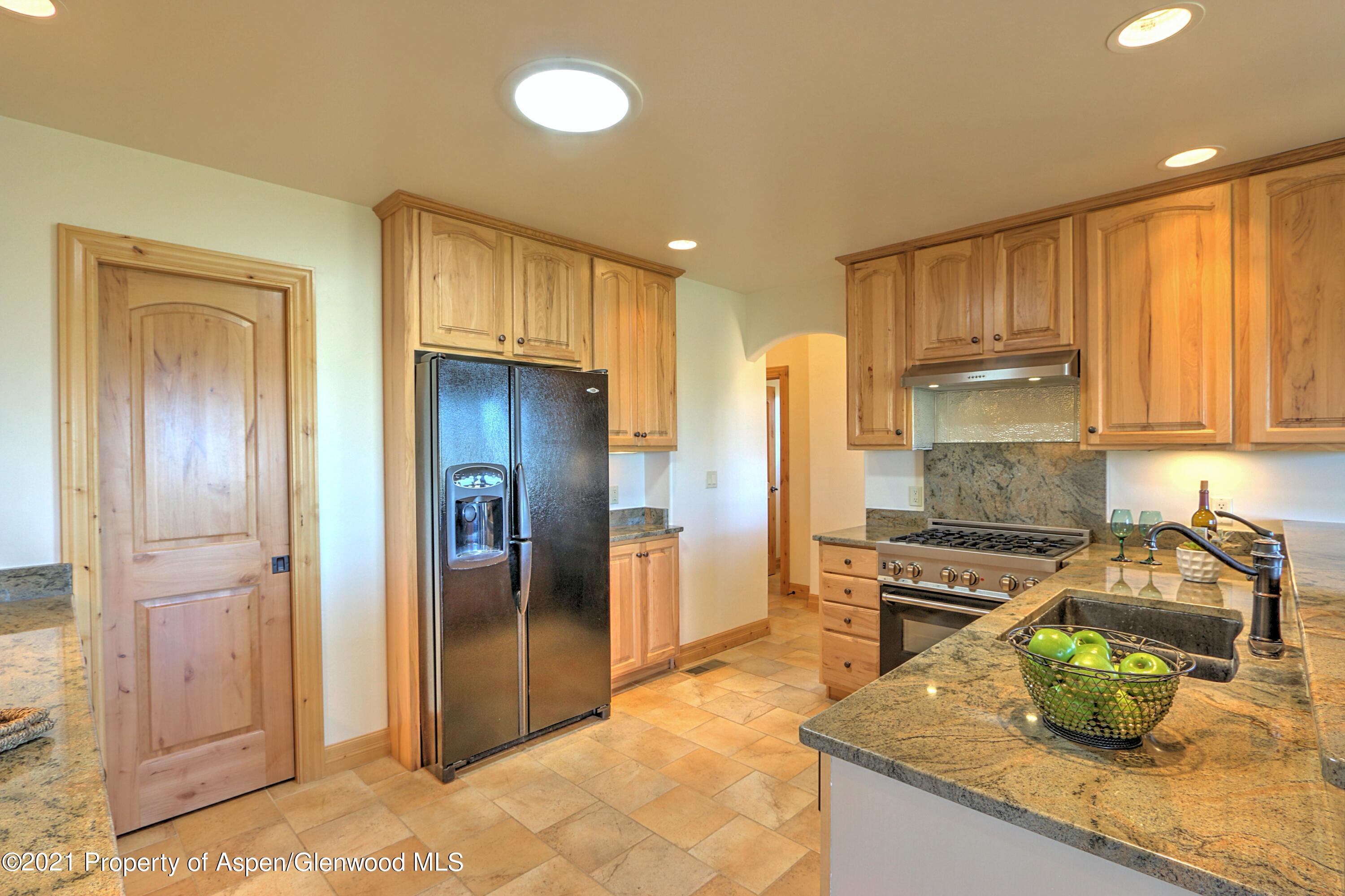 672 Cedar Hills Road Silt, CO 81652 - Photo 19 of 40 Kitchen (2)