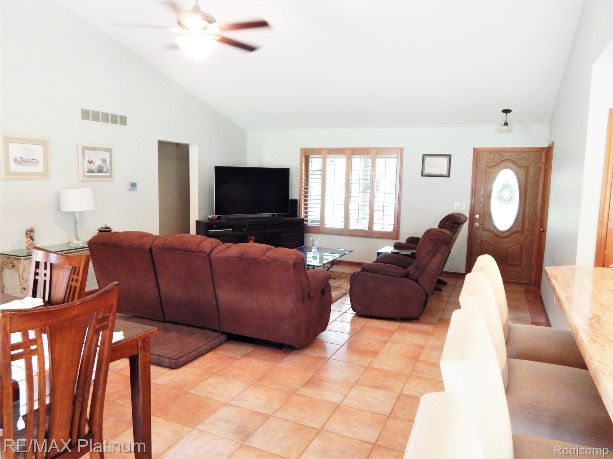 9073 Townley Road Fenton, MI 48430 - Photo 11 of 68 DSCN9682.JPG