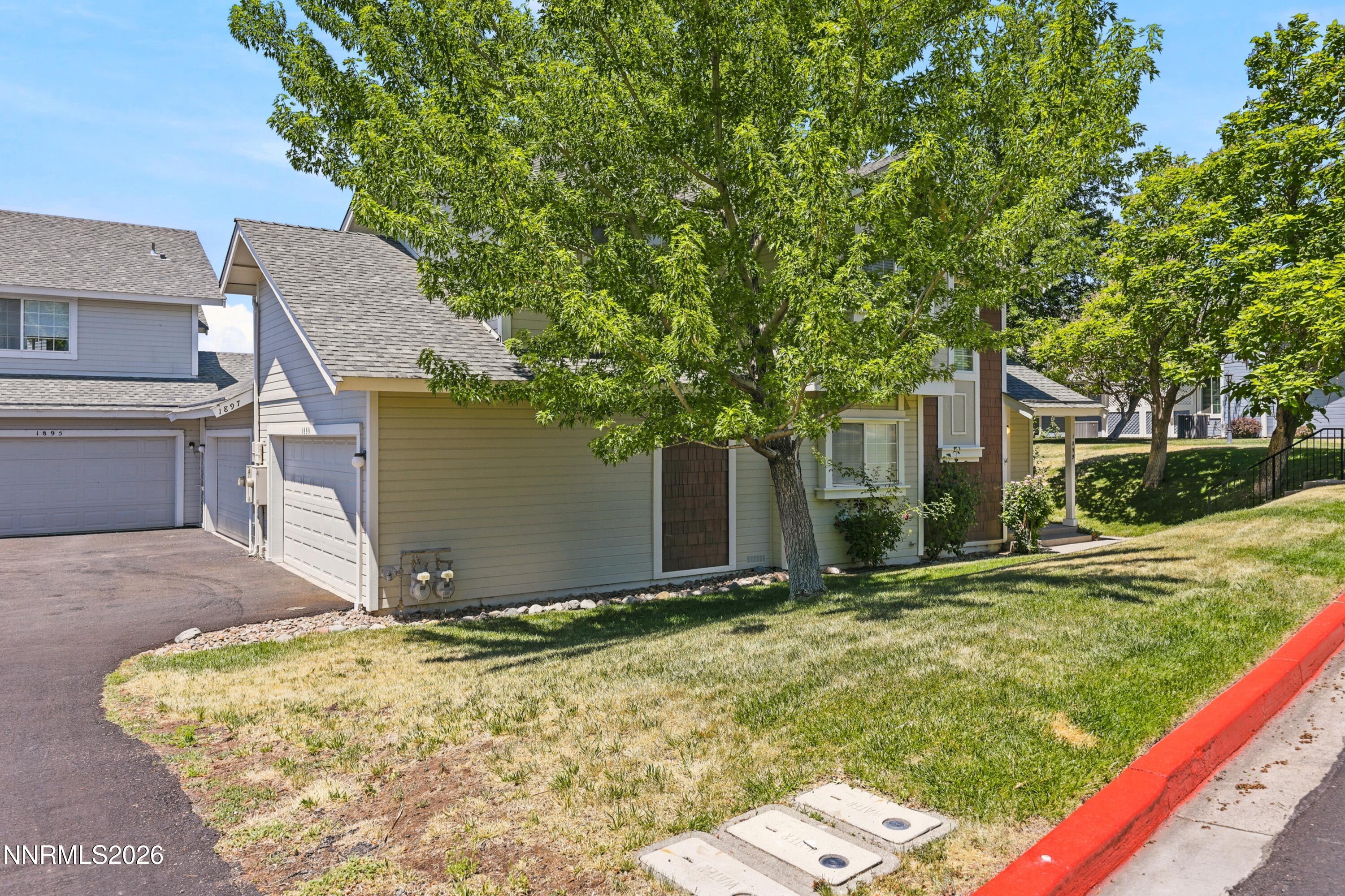 1899 Tuolumne Drive Reno, NV 89523 - Photo 5 of 44 a backyard of a house with lots of green space