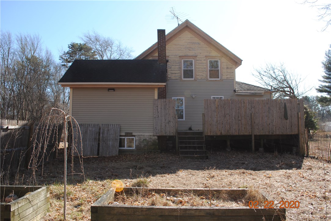 7 Country Road Westerly, RI 02808 - Photo 2 of 26 Gallery Image 2