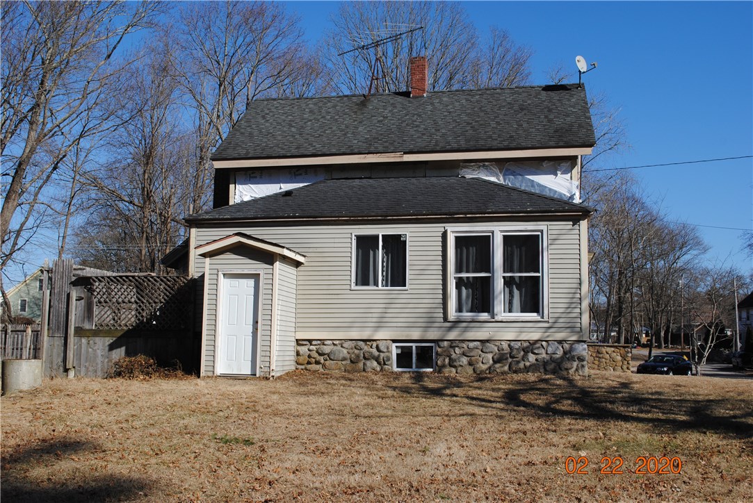 7 Country Road Westerly, RI 02808 - Photo 3 of 26 Gallery Image 3
