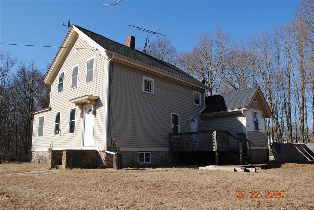 7 Country Road Westerly, RI 02808 - Photo 4 of 26 Gallery Image 4