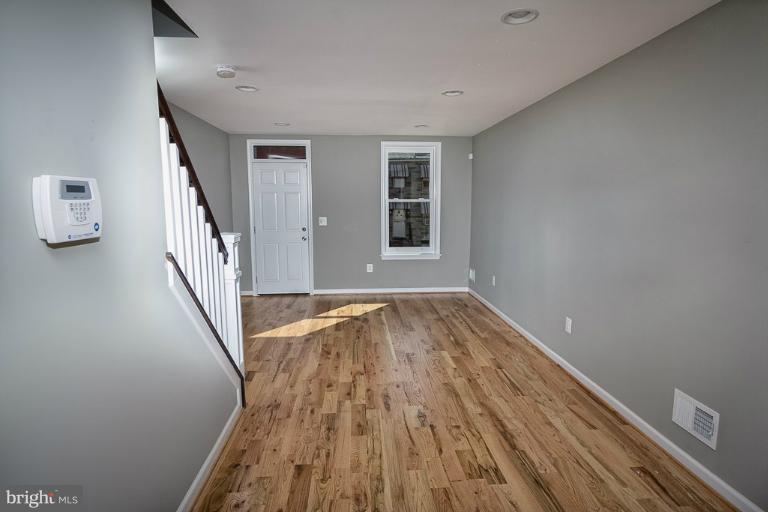 912 Ramsay Street Baltimore, MD 21223 - Photo 20 of 28 Living Room