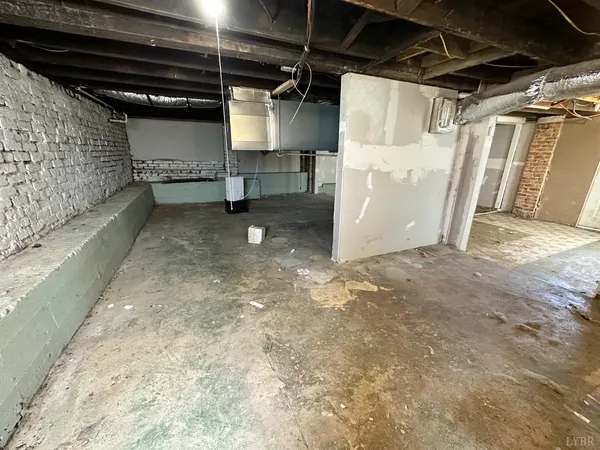 a view of utility room