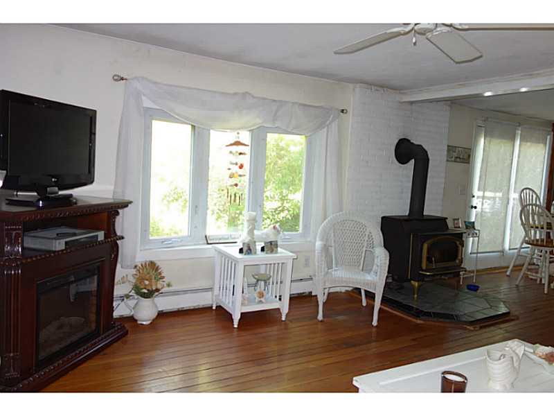 61 South Ferry Road Narragansett, RI 02882 - Photo 3 of 10 Den/Family/Great Room.