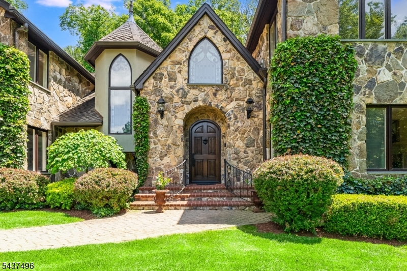 14 Bliss Road Mendham, NJ 07945 - Photo 2 of 41