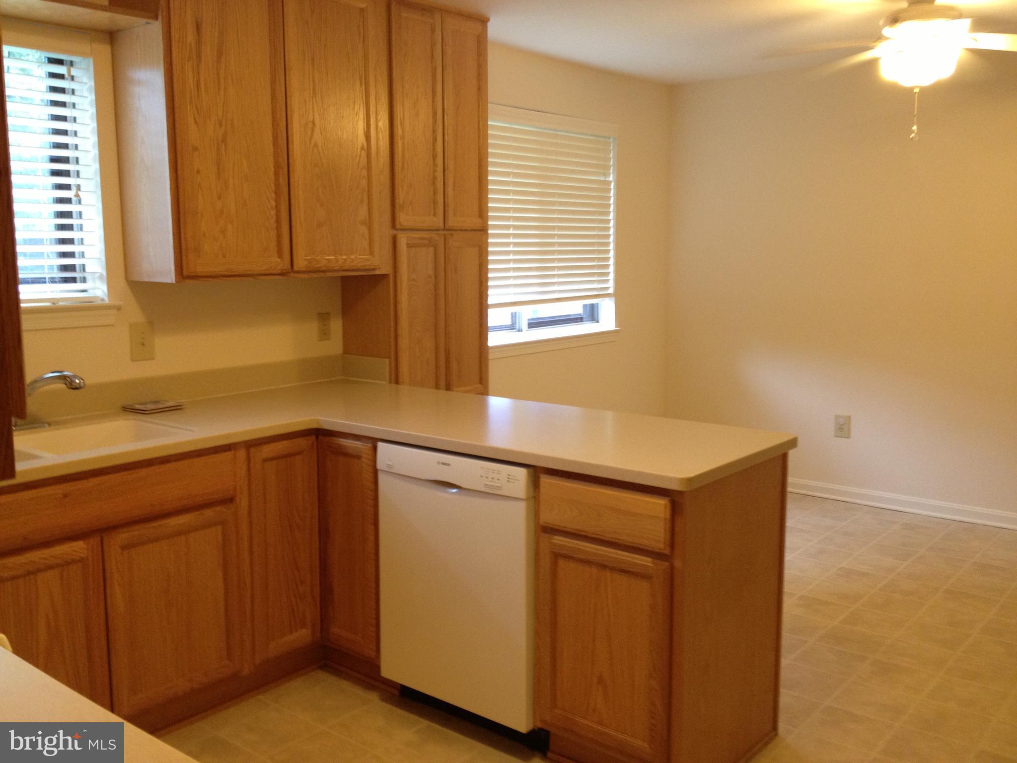 6803 Quebec Court Springfield, VA 22152 - Photo 11 of 17 Eat in Kitchen