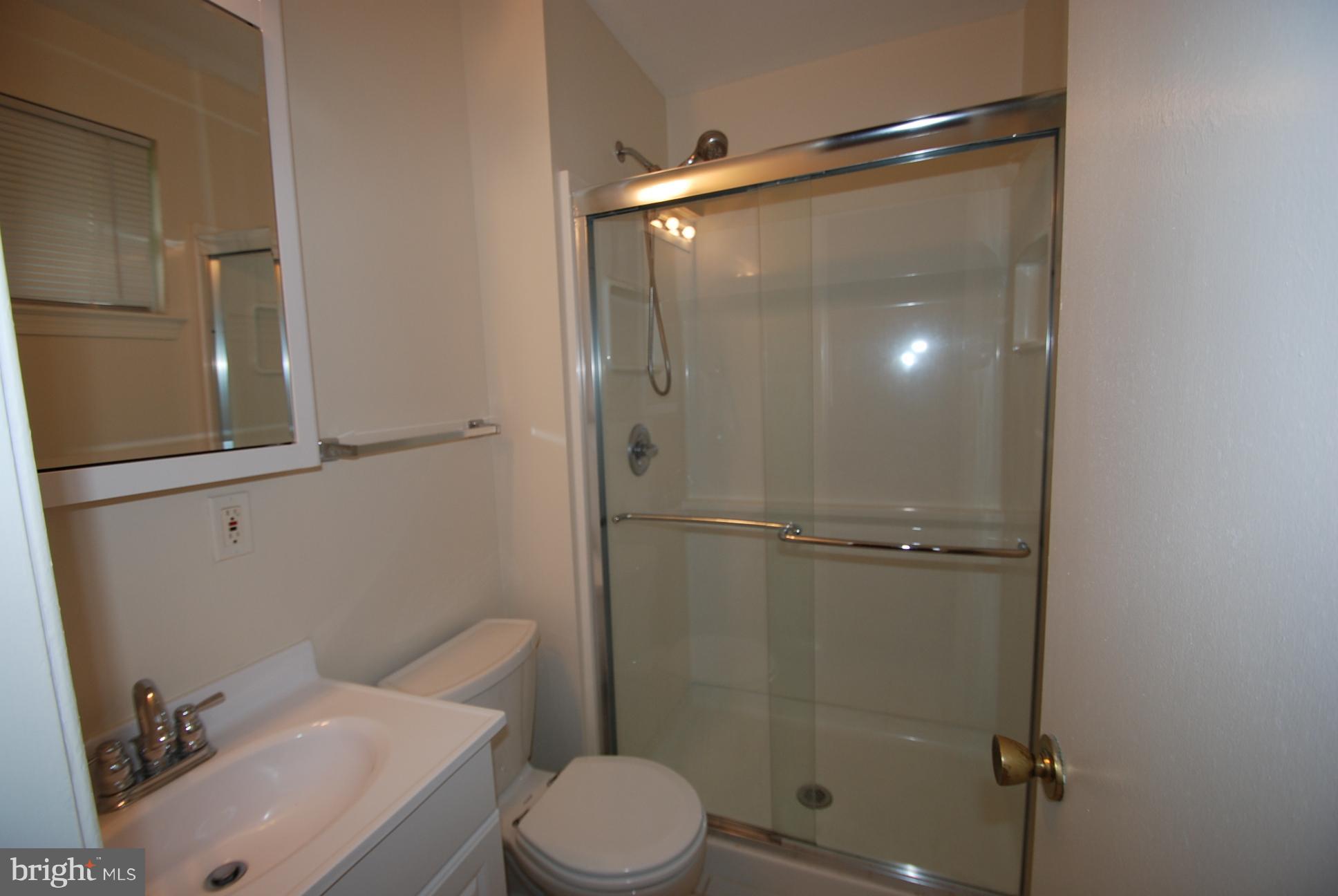 6803 Quebec Court Springfield, VA 22152 - Photo 15 of 17 master bathroom