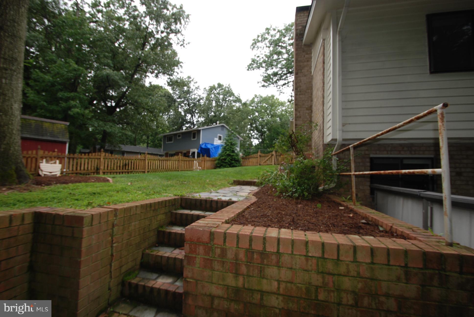 6803 Quebec Court Springfield, VA 22152 - Photo 9 of 17 side yard
