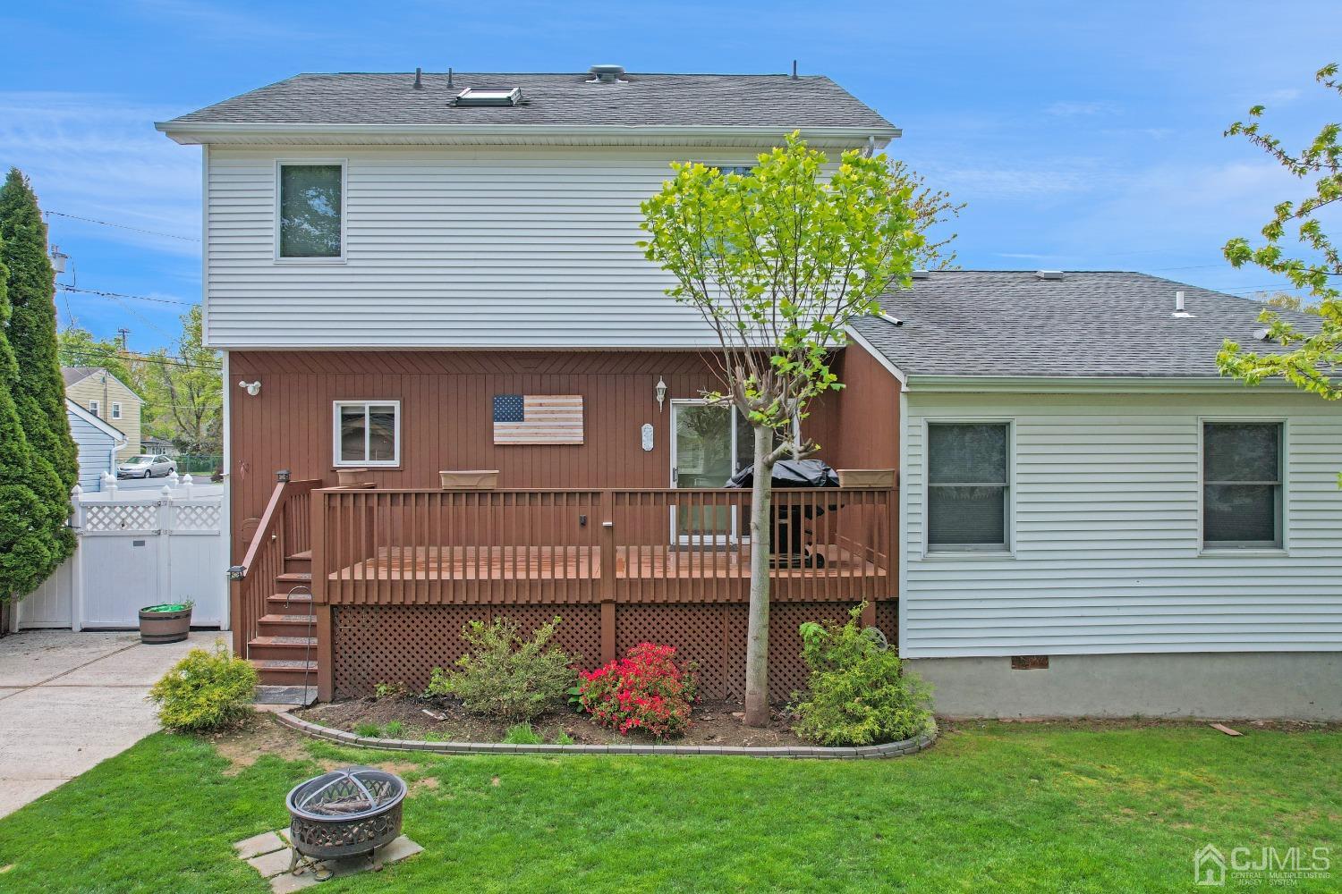 44 Terry Avenue Edison, NJ 08820 - Photo 39 of 47 a front view of a house with garden
