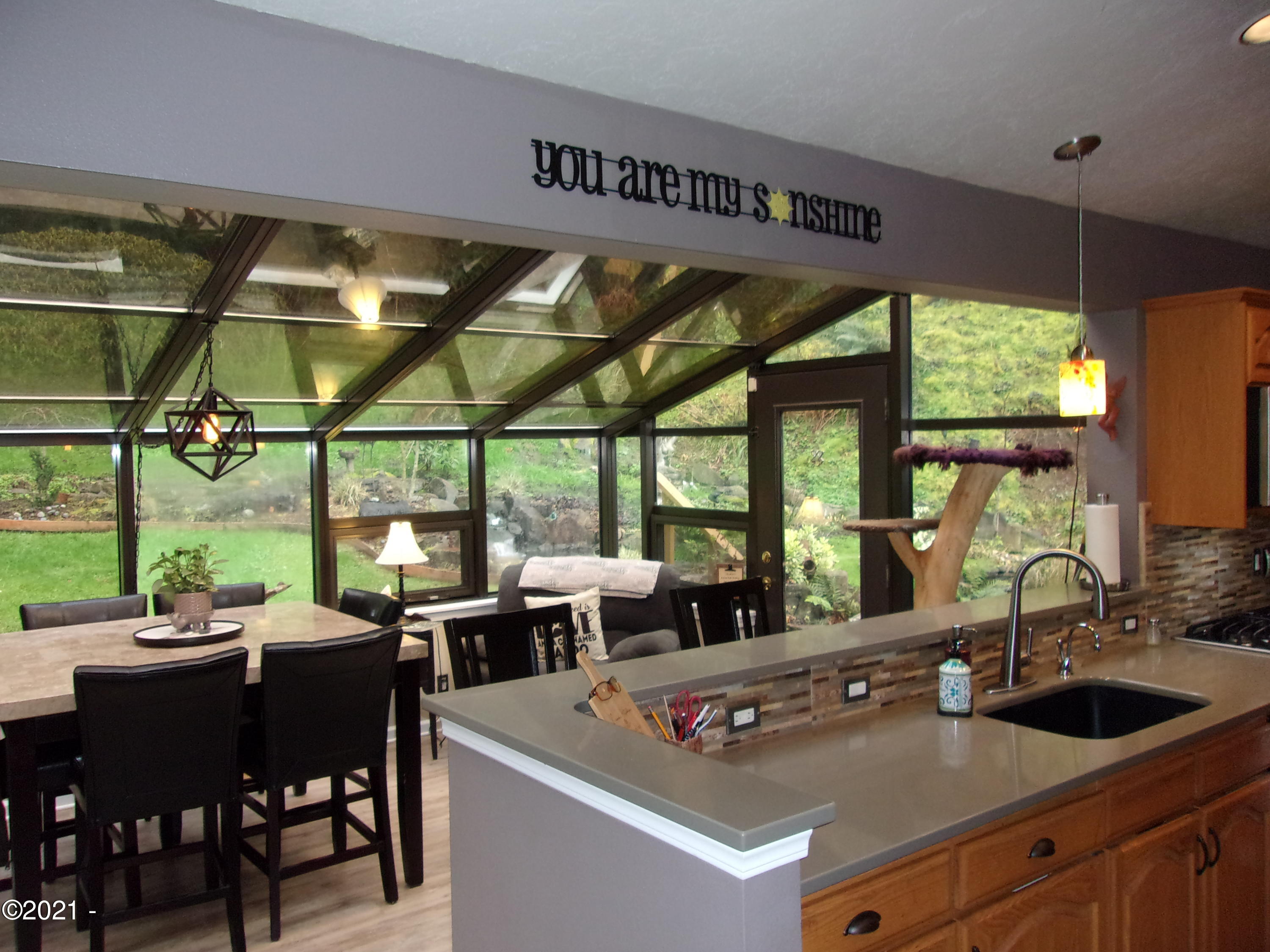 3065 Yaquina Bay Road Newport, OR 97365 - Photo 15 of 32 Sunroom