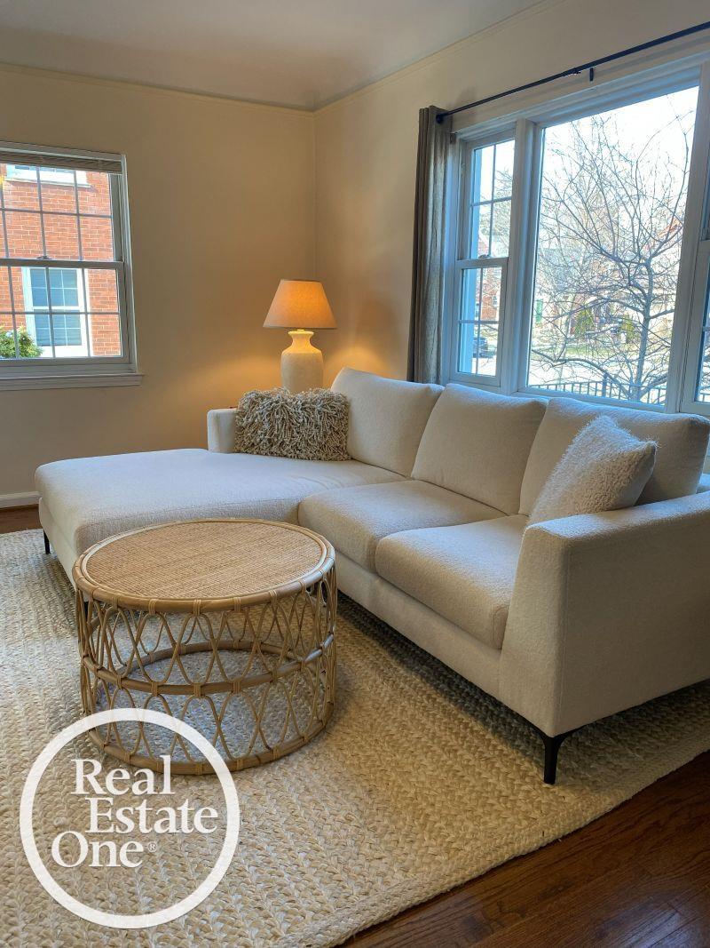 897 Rivard Boulevard Grosse Pointe, MI 48230 - Photo 17 of 42 50212858-5c00f94e-dba7-4123-a7e9-71e84366bee1.JPG