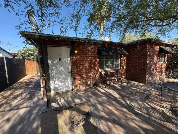 $1,700 | 41 East Woodward Drive, Unit FRONT, Phoenix, AZ 85004
