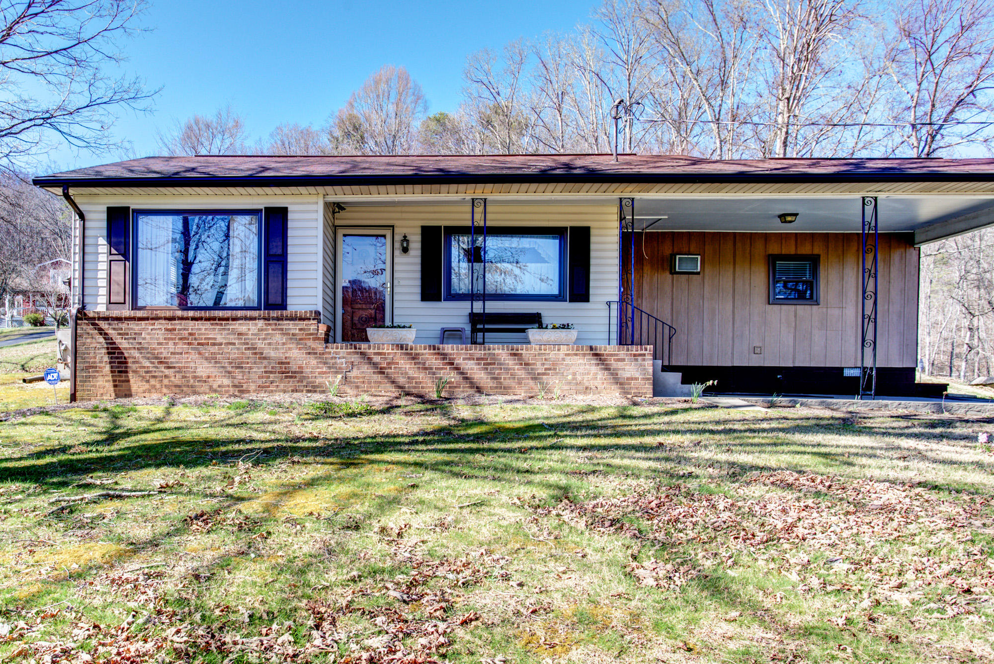 808 Ridgeview Drive Clinton, TN 37716 - Photo 2 of 38 808 Ridgeview Drive-2